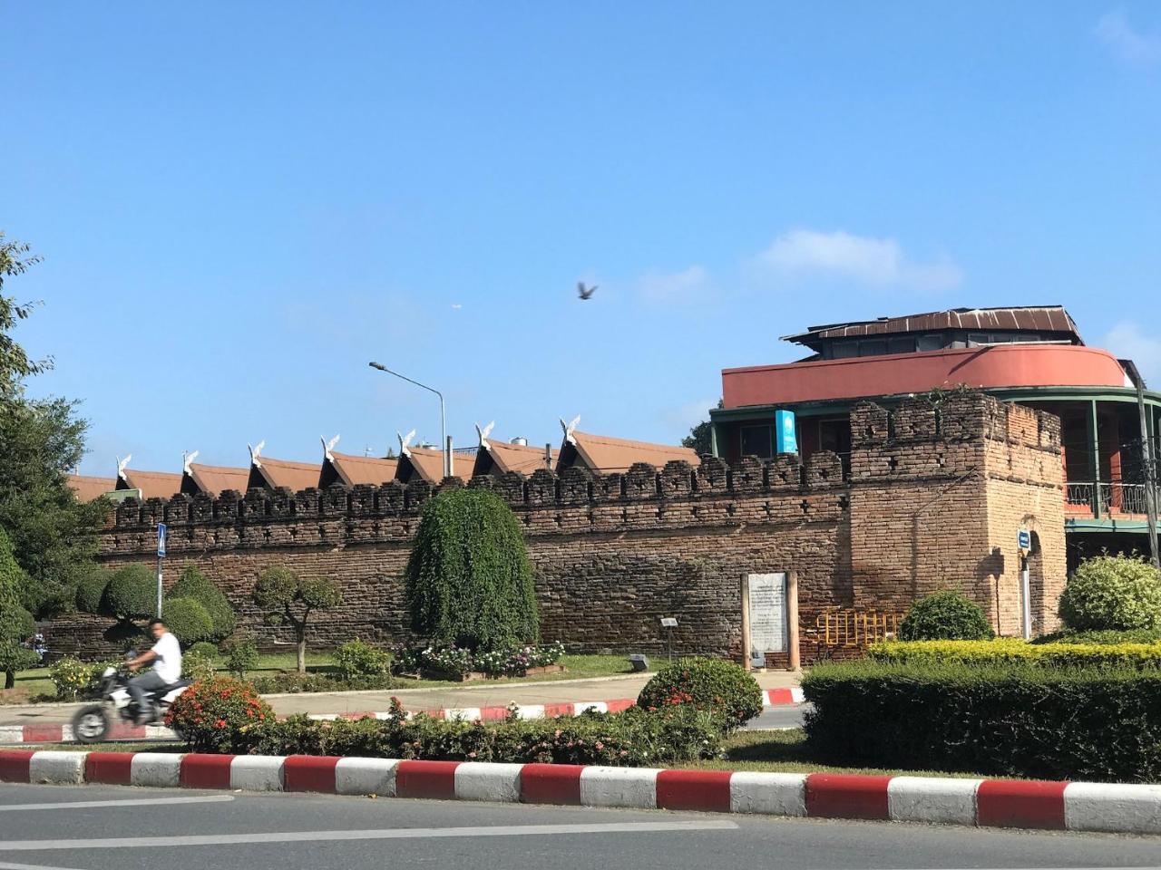 Lis Nimman Chiang Mai Exterior foto